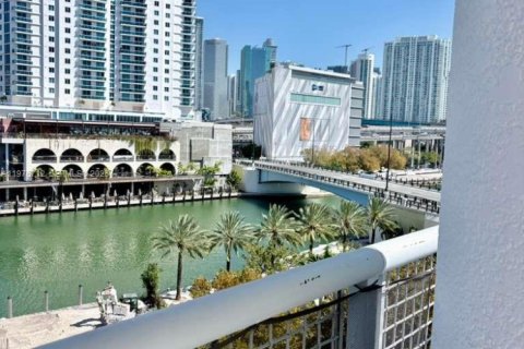 Condo in Miami, Florida, 2 bedrooms  № 2040986 - photo 18