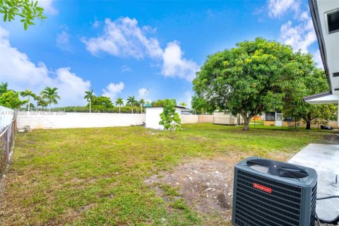 Villa ou maison à vendre à Miami Gardens, Floride: 4 chambres, 146.32 m2 № 1998154 - photo 29