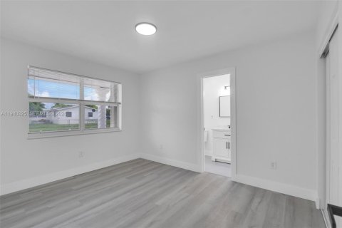 Villa ou maison à vendre à Miami Gardens, Floride: 4 chambres, 146.32 m2 № 1998154 - photo 21