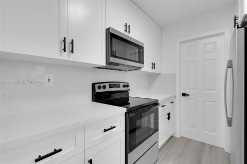 Villa ou maison à vendre à Miami Gardens, Floride: 4 chambres, 146.32 m2 № 1998154 - photo 12