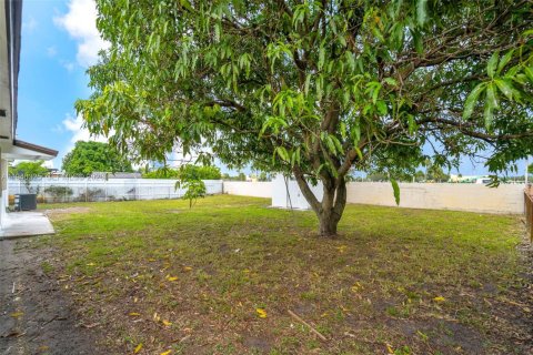Villa ou maison à vendre à Miami Gardens, Floride: 4 chambres, 146.32 m2 № 1998154 - photo 27