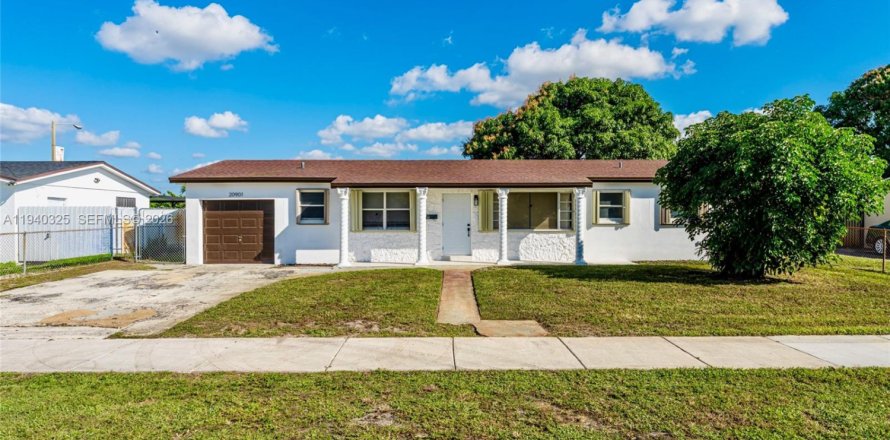 Villa ou maison à Miami Gardens, Floride 4 chambres, 146.32 m2 № 1998154