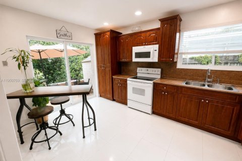 Villa ou maison à vendre à North Lauderdale, Floride: 4 chambres, 133.78 m2 № 2191894 - photo 7