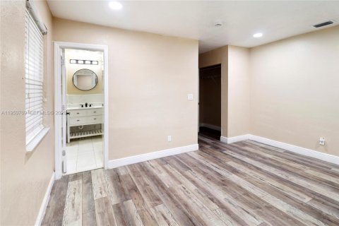 Villa ou maison à vendre à North Lauderdale, Floride: 4 chambres, 133.78 m2 № 2191894 - photo 14