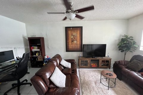 Villa ou maison à vendre à North Lauderdale, Floride: 4 chambres, 133.78 m2 № 2191894 - photo 22