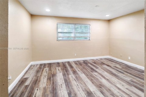 Villa ou maison à vendre à North Lauderdale, Floride: 4 chambres, 133.78 m2 № 2191894 - photo 12