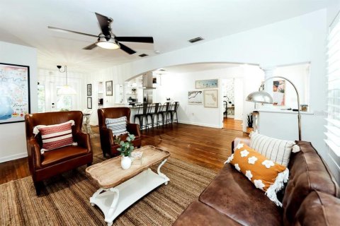 Casa en alquiler en Tampa, Florida, 3 dormitorios, 111.58 m2 № 1828028 - foto 5