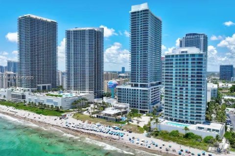 Copropriété à vendre à Hollywood, Floride: 3 chambres, 164.53 m2 № 1961148 - photo 2