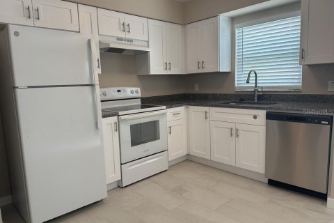 Apartment in Tampa, Florida 3 bedrooms, 83.61 sq.m. № 2219476 - photo 2