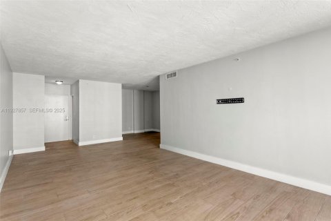 Condo in Hollywood, Florida, 2 bedrooms № 1988241 - photo 5