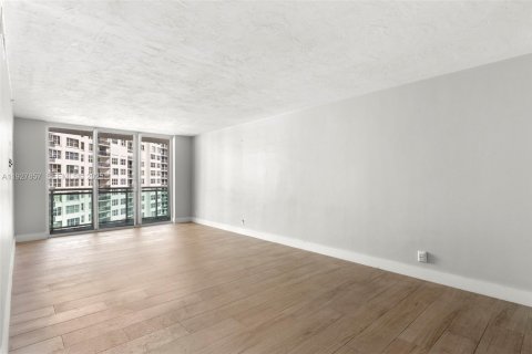 Condo in Hollywood, Florida, 2 bedrooms № 1988241 - photo 3