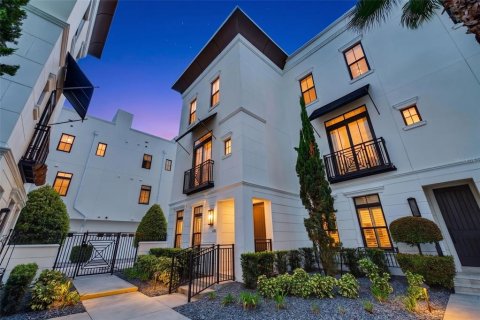 Touwnhouse à Orlando, Floride 3 chambres, 195.56 m2 № 2302428