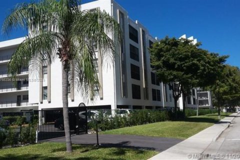 Condo in Sunny Isles Beach, Florida, 2 bedrooms  № 1867751 - photo 18