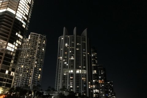 Condo in Sunny Isles Beach, Florida, 2 bedrooms  № 1867751 - photo 19