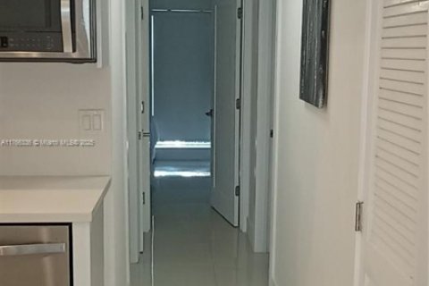 Condo in Sunny Isles Beach, Florida, 2 bedrooms  № 1867751 - photo 26