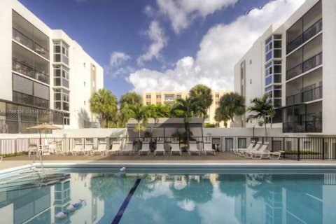 Condo in Sunny Isles Beach, Florida, 2 bedrooms  № 1867751 - photo 15