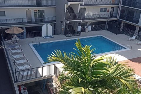 Condo in Sunny Isles Beach, Florida, 2 bedrooms  № 1867751 - photo 14