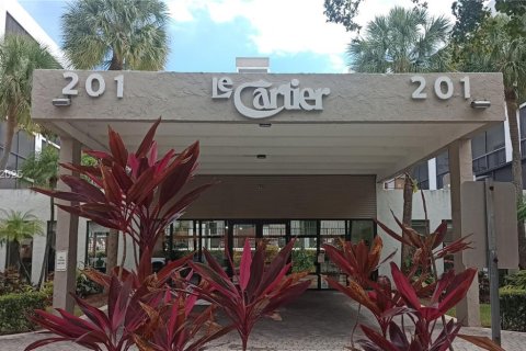 Condo in Sunny Isles Beach, Florida, 2 bedrooms  № 1867751 - photo 1