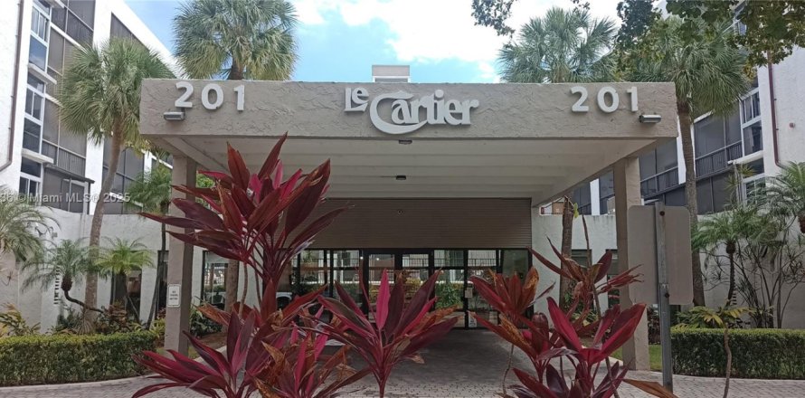 Condo in Sunny Isles Beach, Florida, 2 bedrooms  № 1867751