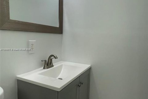 Propiedad comercial en venta en Fort Lauderdale, Florida, 234.58 m2 № 1972793 - foto 12