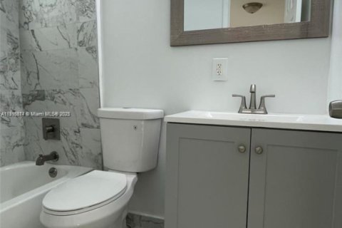 Propiedad comercial en venta en Fort Lauderdale, Florida, 234.58 m2 № 1972793 - foto 13