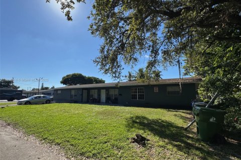 Propiedad comercial en venta en Fort Lauderdale, Florida, 234.58 m2 № 1972793 - foto 6