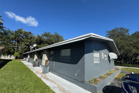 Propiedad comercial en venta en Fort Lauderdale, Florida, 234.58 m2 № 1972793 - foto 9