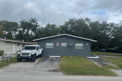 Propiedad comercial en venta en Fort Lauderdale, Florida, 234.58 m2 № 1972793 - foto 1