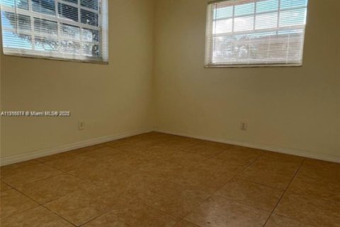 Propiedad comercial en venta en Fort Lauderdale, Florida, 234.58 m2 № 1972793 - foto 17