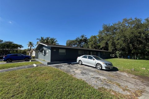 Propiedad comercial en venta en Fort Lauderdale, Florida, 234.58 m2 № 1972793 - foto 3