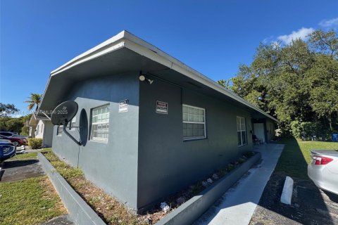 Propiedad comercial en venta en Fort Lauderdale, Florida, 234.58 m2 № 1972793 - foto 8