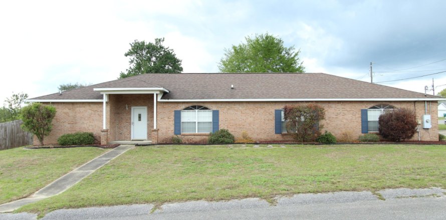 House in Crestview, Florida 3 bedrooms, 172.8 sq.m. № 560277