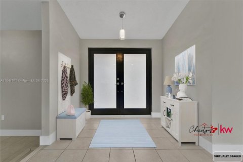 House in Hialeah, Florida 4 bedrooms, 189.71 sq.m. № 1887863 - photo 2