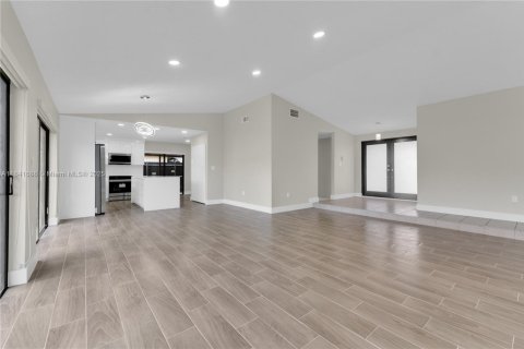 House in Hialeah, Florida 4 bedrooms, 189.71 sq.m. № 1887863 - photo 28