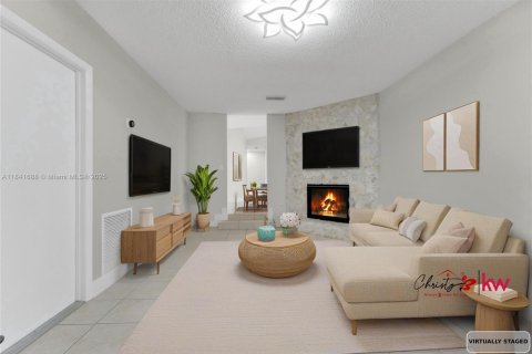 House in Hialeah, Florida 4 bedrooms, 189.71 sq.m. № 1887863 - photo 10