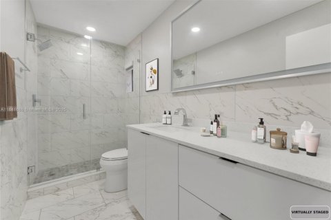 House in Hialeah, Florida 4 bedrooms, 189.71 sq.m. № 1887863 - photo 20