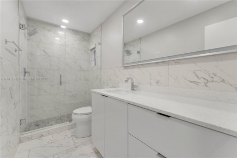 House in Hialeah, Florida 4 bedrooms, 189.71 sq.m. № 1887863 - photo 21
