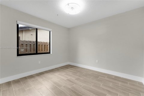 House in Hialeah, Florida 4 bedrooms, 189.71 sq.m. № 1887863 - photo 17