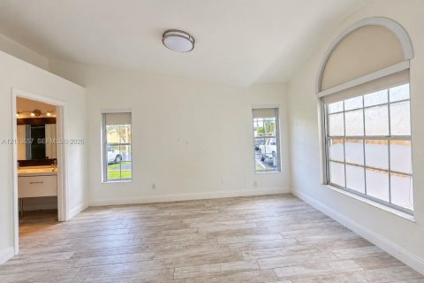 Touwnhouse à louer à Cutler Bay, Floride: 2 chambres, 108.88 m2 № 2435412 - photo 11