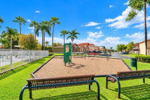Touwnhouse à louer à Cutler Bay, Floride: 2 chambres, 108.88 m2 № 2435412 - photo 15