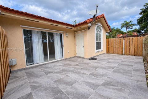 Touwnhouse à louer à Cutler Bay, Floride: 2 chambres, 108.88 m2 № 2435412 - photo 13