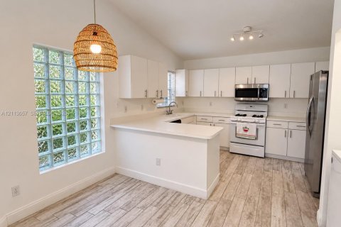Touwnhouse à louer à Cutler Bay, Floride: 2 chambres, 108.88 m2 № 2435412 - photo 6