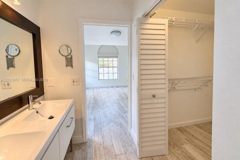 Touwnhouse à louer à Cutler Bay, Floride: 2 chambres, 108.88 m2 № 2435412 - photo 9