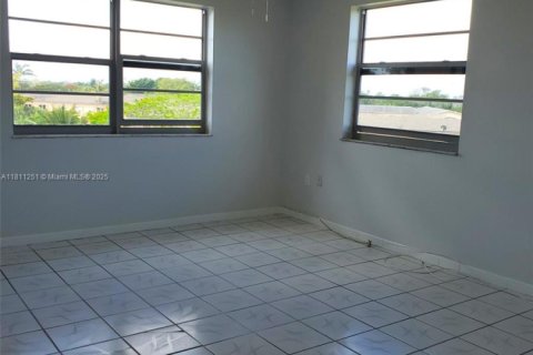 Купить кондоминиум в Майами, Флорида 3 спальни, 112.04м2, № 1960393 - фото 17