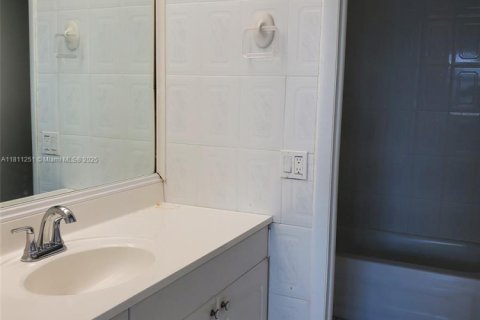 Купить кондоминиум в Майами, Флорида 3 спальни, 112.04м2, № 1960393 - фото 24