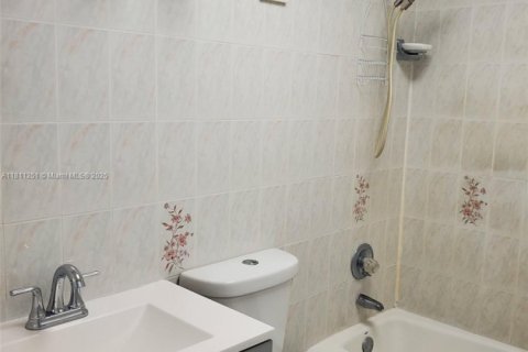 Купить кондоминиум в Майами, Флорида 3 спальни, 112.04м2, № 1960393 - фото 13