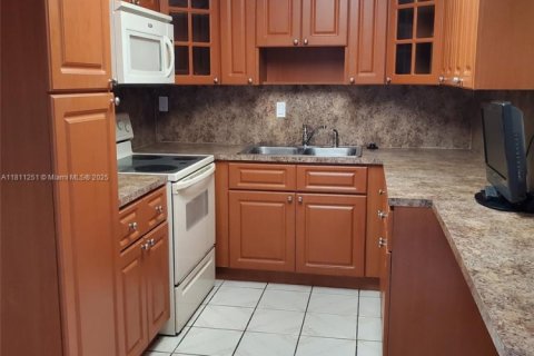 Купить кондоминиум в Майами, Флорида 3 спальни, 112.04м2, № 1960393 - фото 11