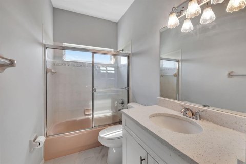House in Port St. Lucie, Florida 3 bedrooms, 185.8 sq.m. № 2086487 - photo 30