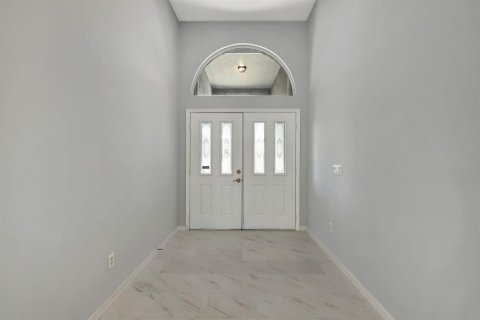 House in Port St. Lucie, Florida 3 bedrooms, 185.8 sq.m. № 2086487 - photo 11