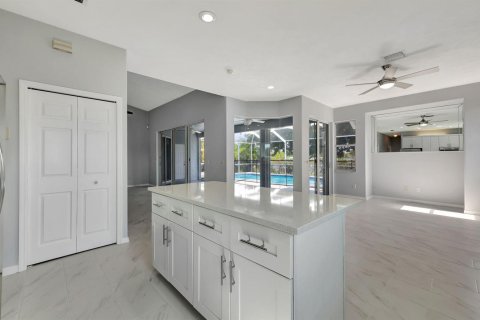 House in Port St. Lucie, Florida 3 bedrooms, 185.8 sq.m. № 2086487 - photo 23